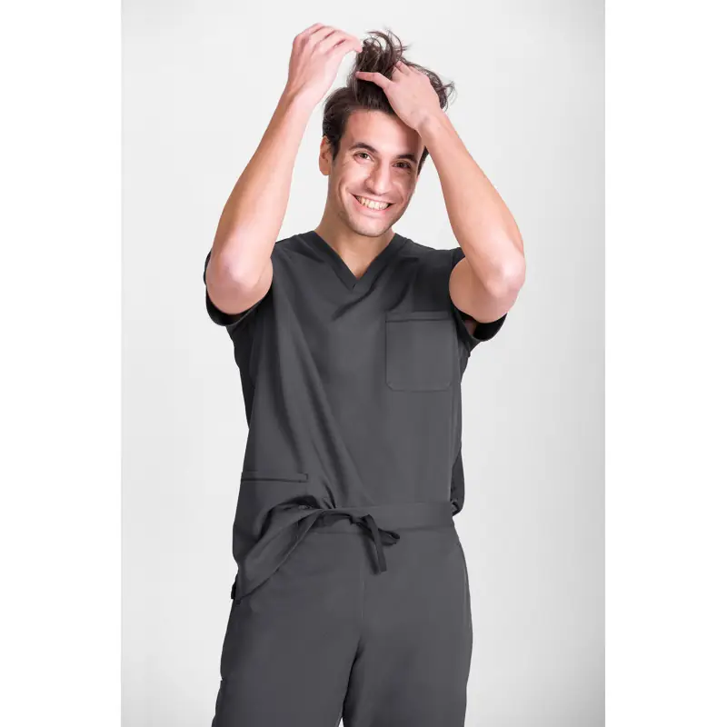 Pantalón sanitario unisex Norvil 1718 1 Pantalón sanitario unisex Norvil 1718 en gris oscuro, vista frontal, sobre modelo y encuadre parcial.