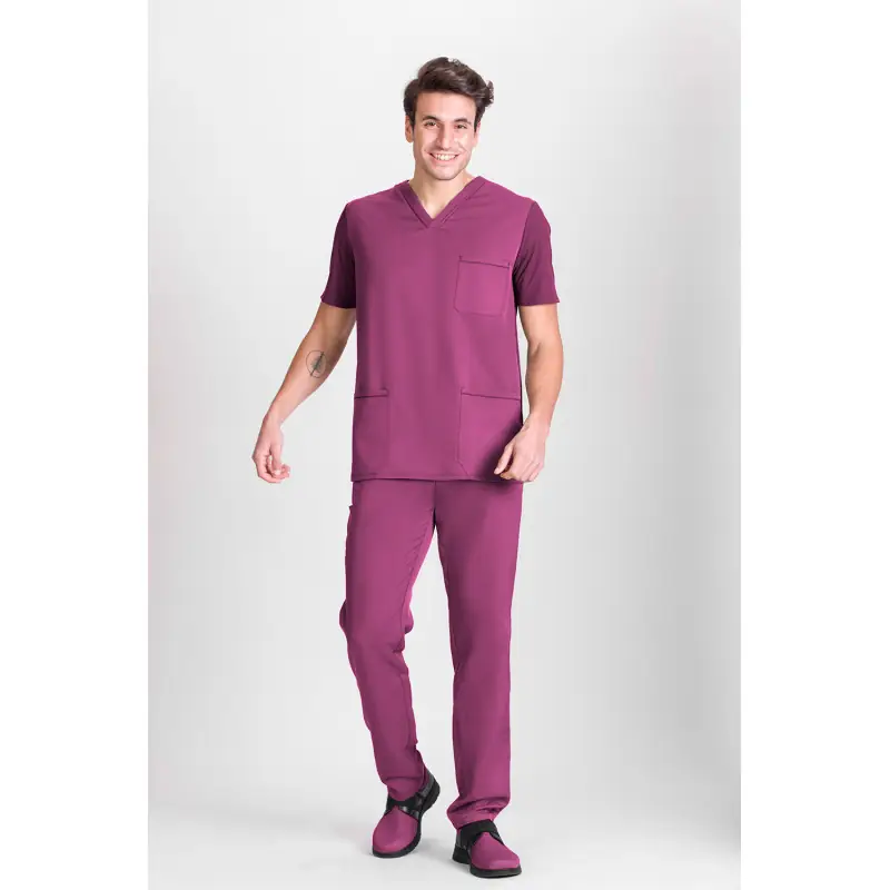 Pantalón sanitario unisex Norvil 1718 3 Pantalón sanitario unisex Norvil 1718 en fucsia, vista frontal, sobre modelo.