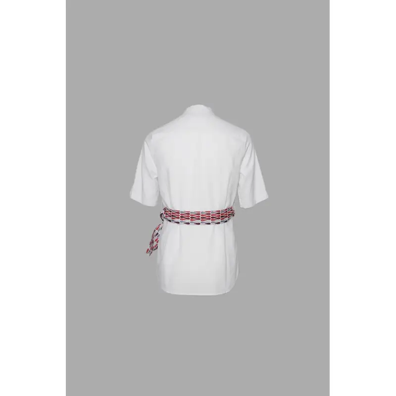 Camisa de mujer con cinturón Norvil 172-P084 2 Camisa de mujer con cinturón Norvil 172-P084 en crudo con cinturón burdeos, vista trasera.