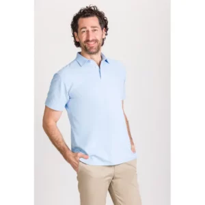 Polo Natura® de hombre Norvil 1722 en azul celeste, vista frontal, sobre modelo.