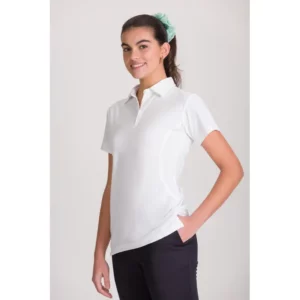 Polo Natura® de mujer Norvil 1724 en blanco, vista frontal, sobre modelo.