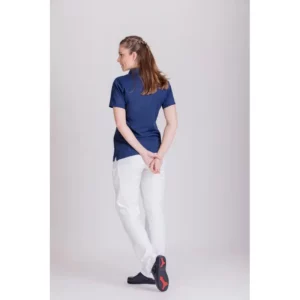 Polo Natura® de mujer Norvil 1724 en marino, vista trasera, sobre modelo.