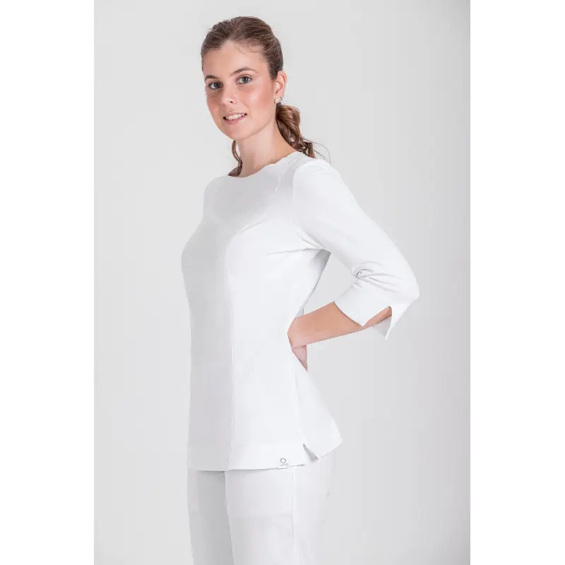 Camiseta ecológica de mujer Norvil 1735 3 Camiseta ecológica de mujer Norvil 1735 en blanco, vista frontal, sobre modelo.