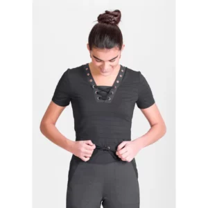 Camiseta sanitaria de mujer Norvil 1739 en gris oscuro, vista frontal, sobre modelo.