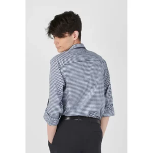 Camisa vichy de hombre Norvil 186 en marino, vista trasera, sobre modelo.