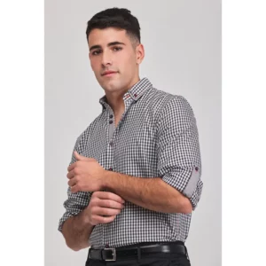 Camisa vichy de hombre Norvil 186 en marengo, vista de tres cuartos, sobre modelo.