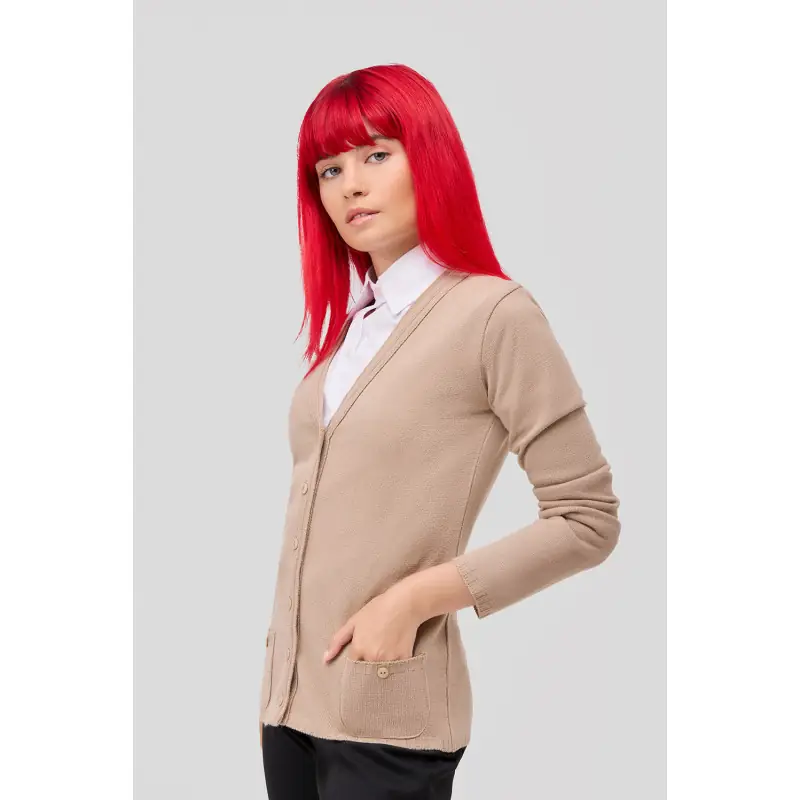 Cárdigan de mujer Norvil 19 3 Cárdigan de mujer Norvil 19 en beige claro, vista de tres cuartos, sobre modelo.
