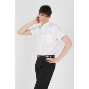 Camisa clásica de hombre Norvil 2220 en blanco, vista frontal, sobre modelo.