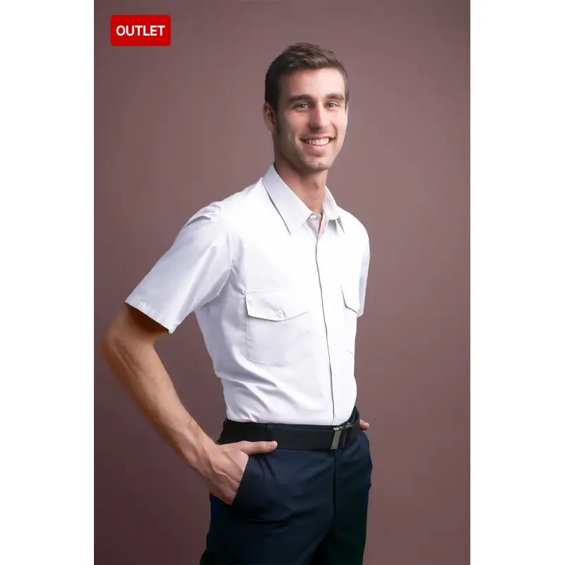 Camisa de hombre industria Norvil 2380 1 Camisa de hombre industria Norvil 2380 en blanco, vista de tres cuartos, sobre modelo.
