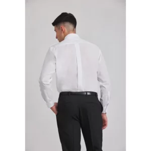 Camisa charreteras de hombre Norvil 244 en blanco, vista trasera, sobre modelo.