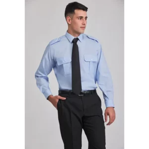 Camisa charreteras de hombre Norvil 244 en lavanda, vista de tres cuartos, sobre modelo.