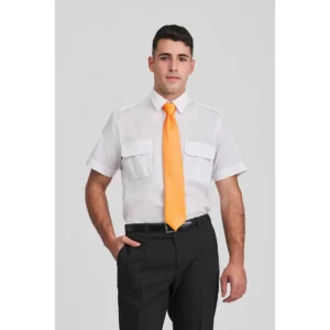 Camisa charreteras de hombre Norvil 2470 en blanco, vista frontal, sobre modelo.