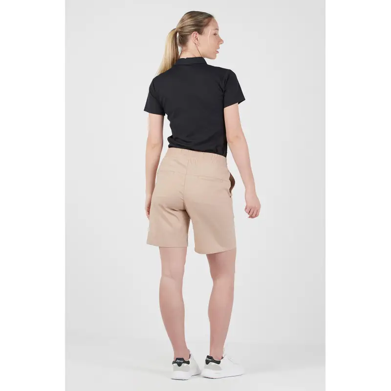 Bermuda unisex Norvil 27 5 Bermuda unisex Norvil 27 en tostado, vista trasera, sobre modelo.