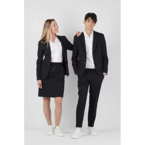 Americana unisex confort fit Norvil 3138 en marino, vista frontal, con varias personas.
