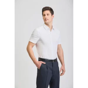 Camisa stretch de hombre Norvil 3310 en blanco, vista frontal, sobre modelo.