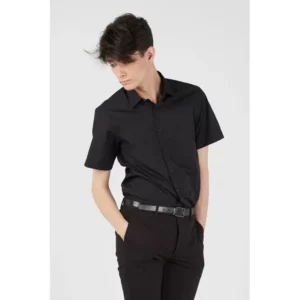 Camisa clásica de hombre Norvil 3640 en negro, vista frontal, sobre modelo.