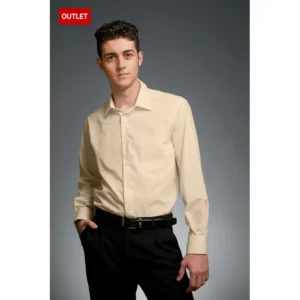 Camisa clásica de hombre cottonrich Norvil 366 en crudo, vista frontal, sobre modelo.