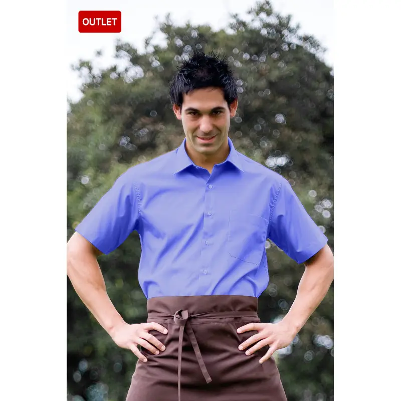 Camisa clásica de hombre cottonrich Norvil 3660 3 Camisa clásica de hombre cottonrich Norvil 3660 en azulón, vista frontal, sobre modelo.