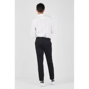 Pantalón jogger unisex confort fit Norvil 38 en marino, vista trasera, sobre modelo.