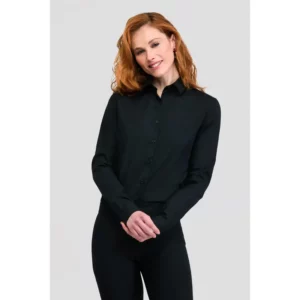 Camisa clásica de mujer Norvil 384 en negro, vista frontal, sobre modelo.