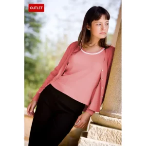 Top de mujer sin mangas viscosa Norvil 4030 en rosa salmo, vista frontal, sobre modelo.
