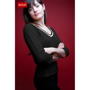 Jersey de mujer viscosa Norvil 4037 en negro, vista de tres cuartos, sobre modelo.