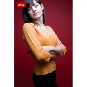 Jersey de mujer viscosa Norvil 4037 en naranja, vista de tres cuartos, sobre modelo.
