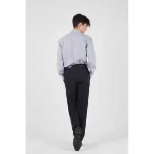 Pantalón de hombre basic Norvil 50 en marino, vista trasera, sobre modelo.