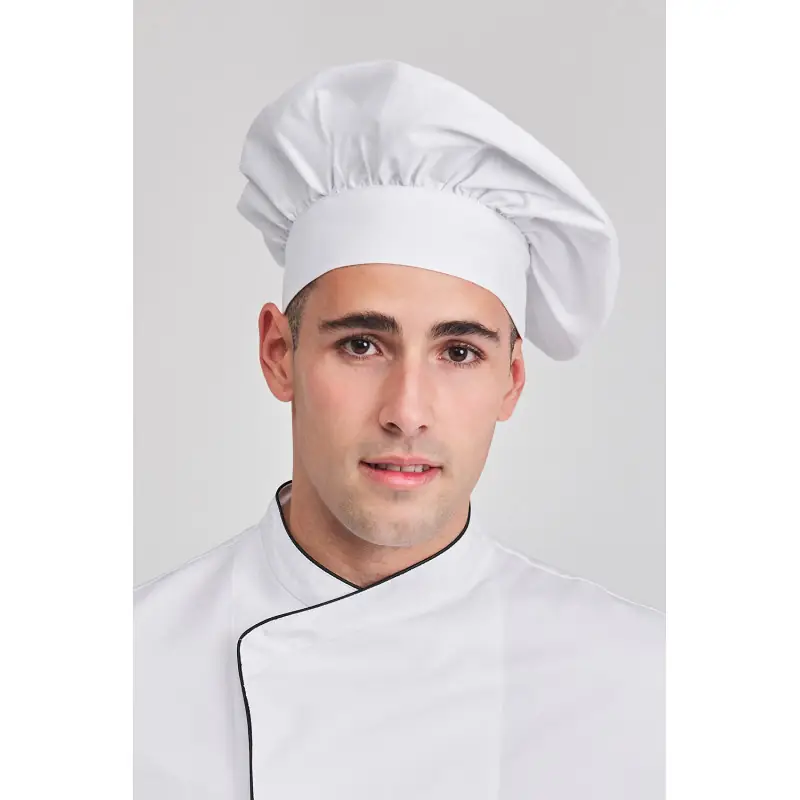 Gorro chef champiñón Norvil 562 2 Gorro chef champiñón Norvil 562 en blanco, vista frontal, sobre modelo.