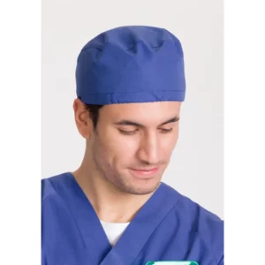 Gorro quirófano Norvil 589 en azulón, vista de tres cuartos, sobre modelo.