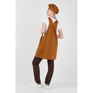 Pichi ecológico de mujer Norvil 613 en ocre, vista trasera, sobre modelo.