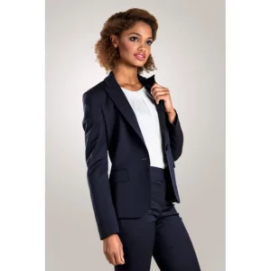 Americana de mujer easy iron Norvil 7136 en marino, vista de tres cuartos, sobre modelo.