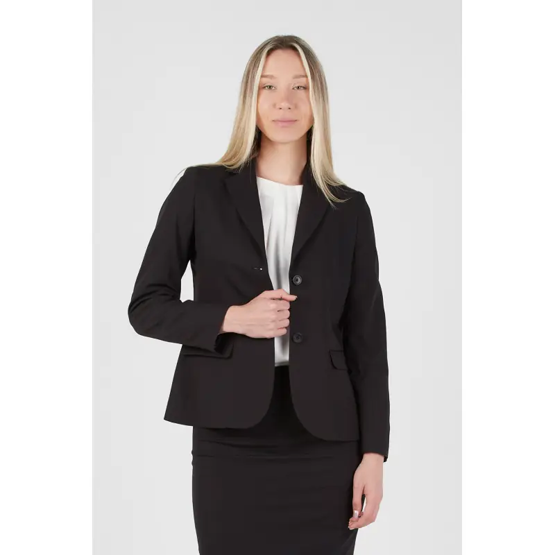Americana de mujer confort fit Norvil 7137 1 Americana de mujer confort fit Norvil 7137 en negro, vista frontal, sobre modelo.