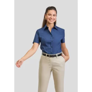 Camisa stretch de mujer Norvil 7310 en marino, vista frontal, sobre modelo.