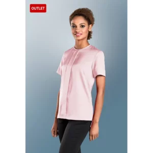 Blusa satén pliegue central Norvil 7490 en rosa palo, vista de tres cuartos, sobre modelo.