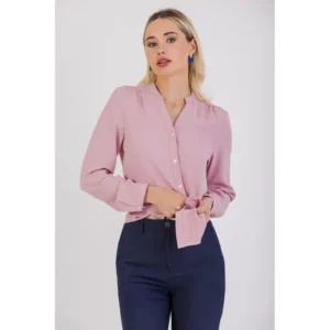 Blusa de mujer efecto arrugado Norvil 751 en rosa palo, vista frontal, sobre modelo.