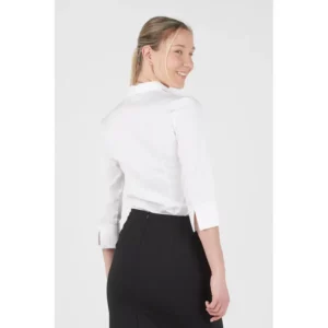 Camisa stretch de mujer Norvil 788 en blanco, vista trasera, sobre modelo.