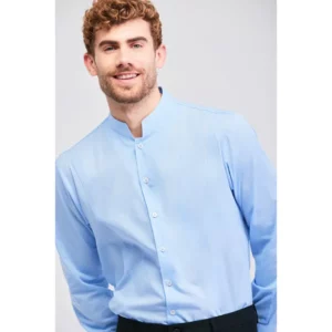 Camisa estructura de hombre Norvil 817 en lavanda, vista frontal, sobre modelo.