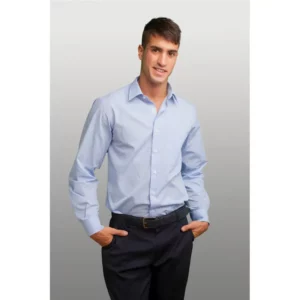 Camisa estructura de hombre Norvil 818 en lavanda, vista frontal, sobre modelo.