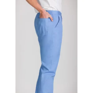 Pantalón cocina unisex Norvil 83 en celeste in, vista de tres cuartos, sobre modelo y encuadre parcial.