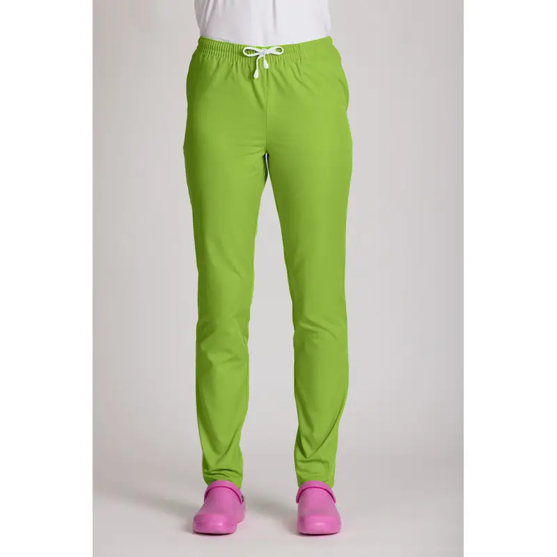 Pantalón sanitario unisex Norvil 90 7 Pantalón sanitario unisex Norvil 90 en pistacho, vista frontal, sobre modelo.