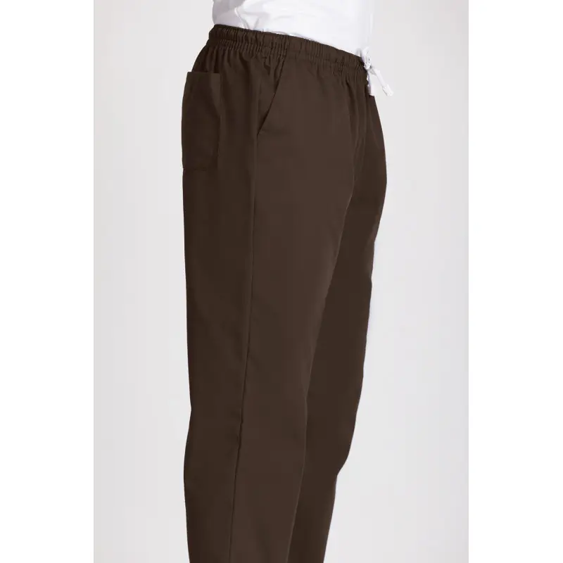 Pantalón sanitario unisex Norvil 90 3 Pantalón sanitario unisex Norvil 90 en marrón, vista frontal, sobre modelo y encuadre parcial.
