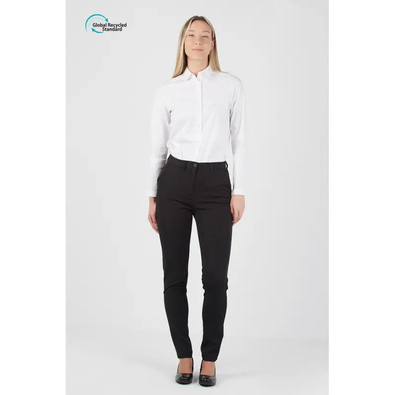 Pantalón de mujer tejido GRS Norvil LO1377 1 Pantalón de mujer tejido GRS Norvil LO1377 en negro, vista frontal, sobre modelo.
