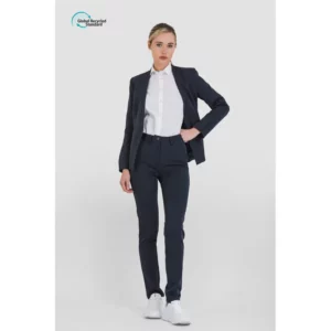 Pantalón de mujer tejido GRS Norvil LO1377 en marino, vista frontal, sobre modelo.