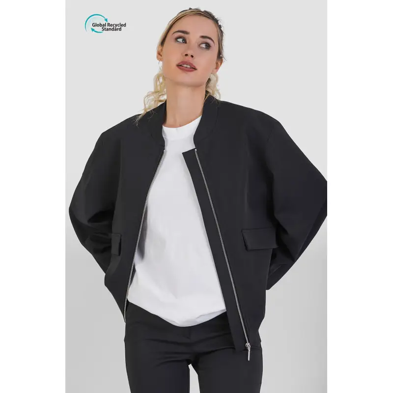 Chaqueta bomber GRS unisex Norvil LO3177 3 Chaqueta bomber GRS unisex Norvil LO3177 en negro, vista frontal, sobre modelo.