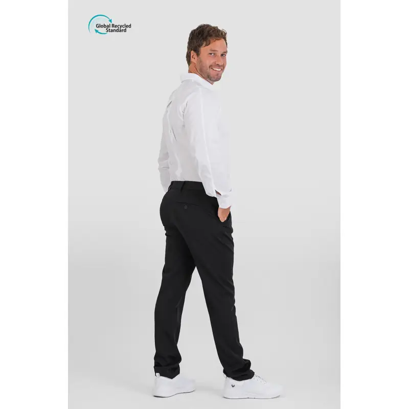 Pantalón de hombre tejido GRS Norvil LO77 1 Pantalón de hombre tejido GRS Norvil LO77 en negro, vista trasera, sobre modelo.