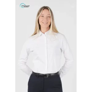 Camisa ranglan de mujer Norvil LO777 en blanco, vista frontal, sobre modelo.