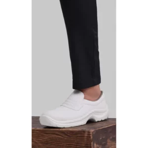Zapato chef unisex Norvil TILO en blanco, zapato puesto en vista lateral.