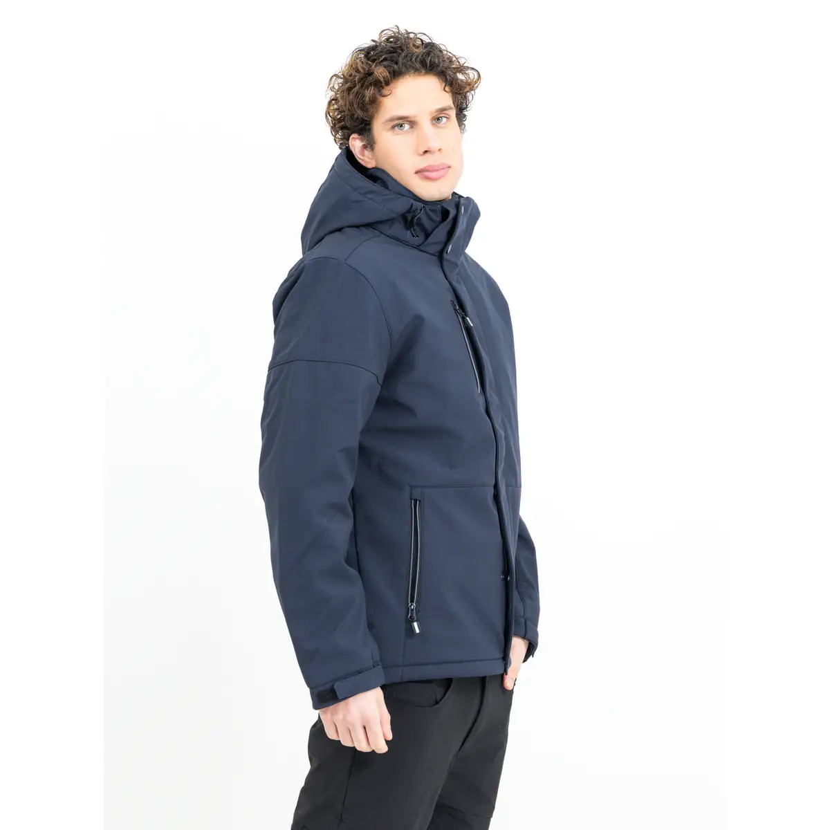 Chaqueta hombre PRINTER ESSENTIALS OVERLANDING 2261069 36 Chaqueta hombre PRINTER ESSENTIALS OVERLANDING 2261069, con modelo, vista de tres cuartos
