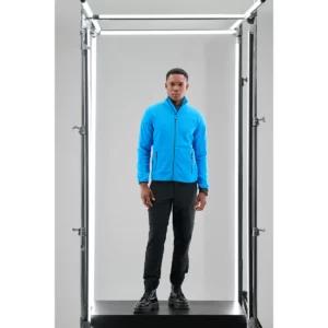 Polar hombre PRINTER ESSENTIALS SPEEDWAY FLEECE 2261500, con modelo